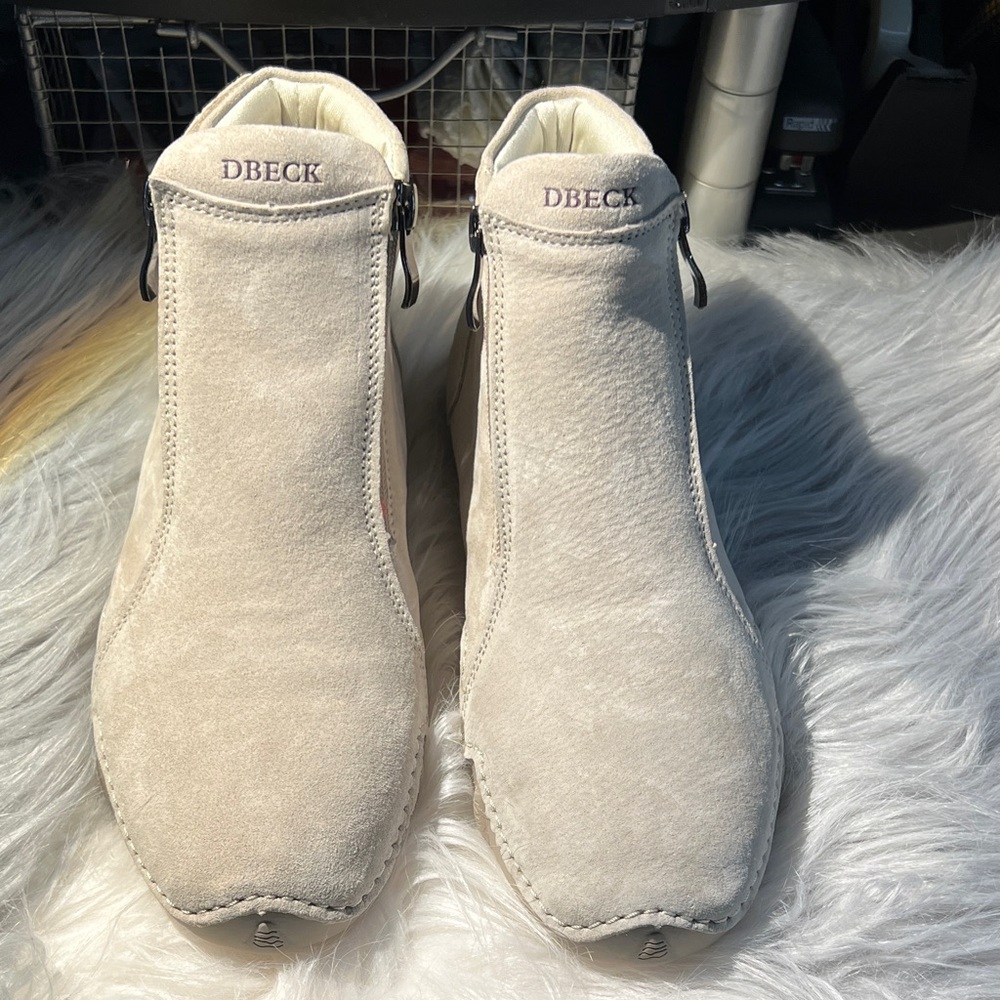 Dbeck Cream Suede Shoes